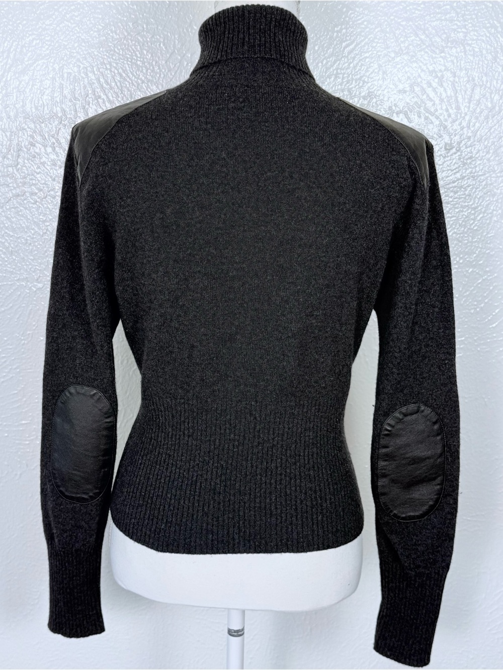 Searle 100% Cashmere Turtleneck Leather Patch Dark Academia Sweater Sz L - Picture 3 of 5
